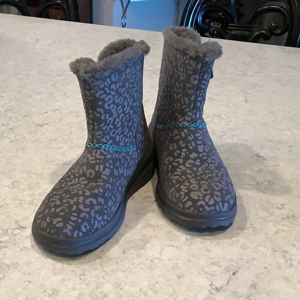 NEW UGG I HEART GRAY LEOPARD LEATHER SHEARLING BOOTS WOMEN SIZE US 5